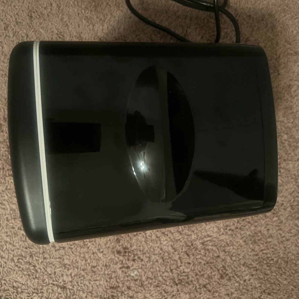 Makeup mini fridge - Picture 3 of 3